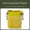 Die Neopren Kameratasche ist mit Fleece gefüttert und kann somit ohne Sorge für Sicherheit in jedem Rucksack verstaut werden