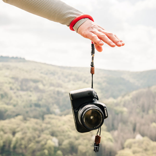 Die C-Rope Kamera Handschlaufe aus Kletterseil sichert Deine Kamera immer und überall