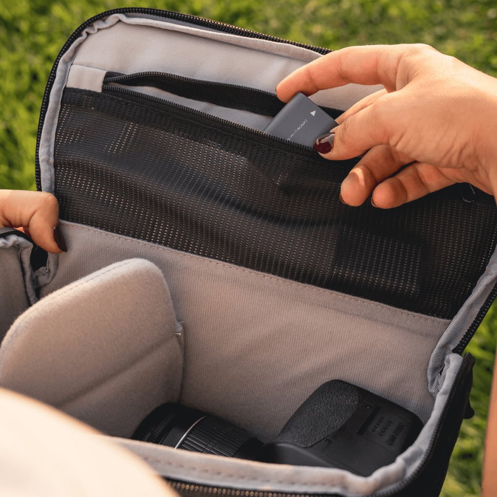 Auch kleines Zubehör kann ideal in der neuen wasserfesten Kameratasche transportiert werden.